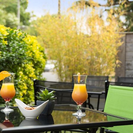 The Originals City, Hotel Dau Ly, Lyon Est Bron Bagian luar foto