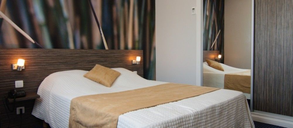 The Originals City, Hotel Dau Ly, Lyon Est Bron Bagian luar foto