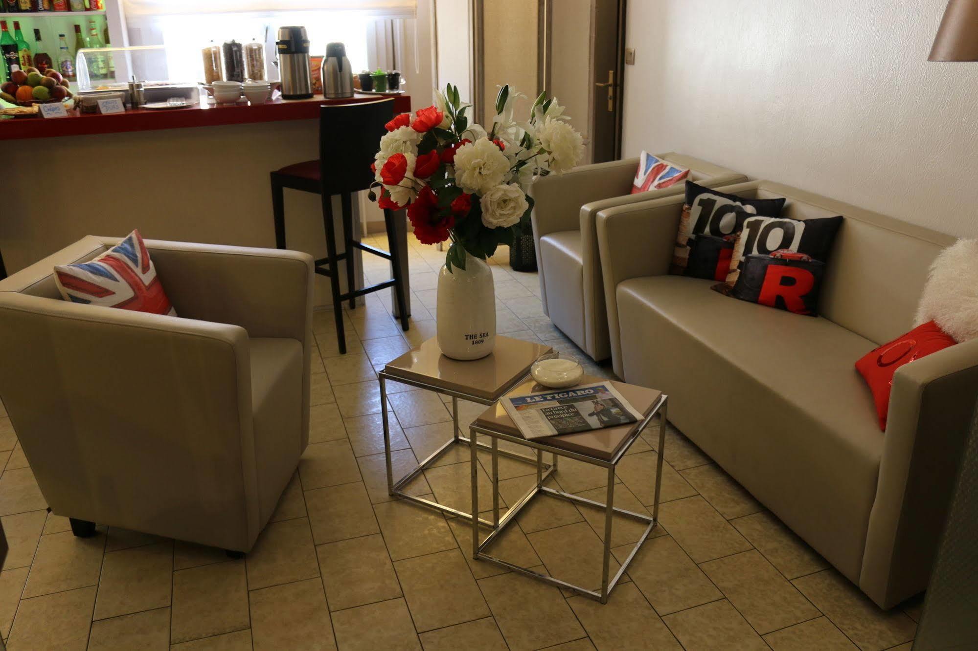 The Originals City, Hotel Dau Ly, Lyon Est Bron Bagian luar foto