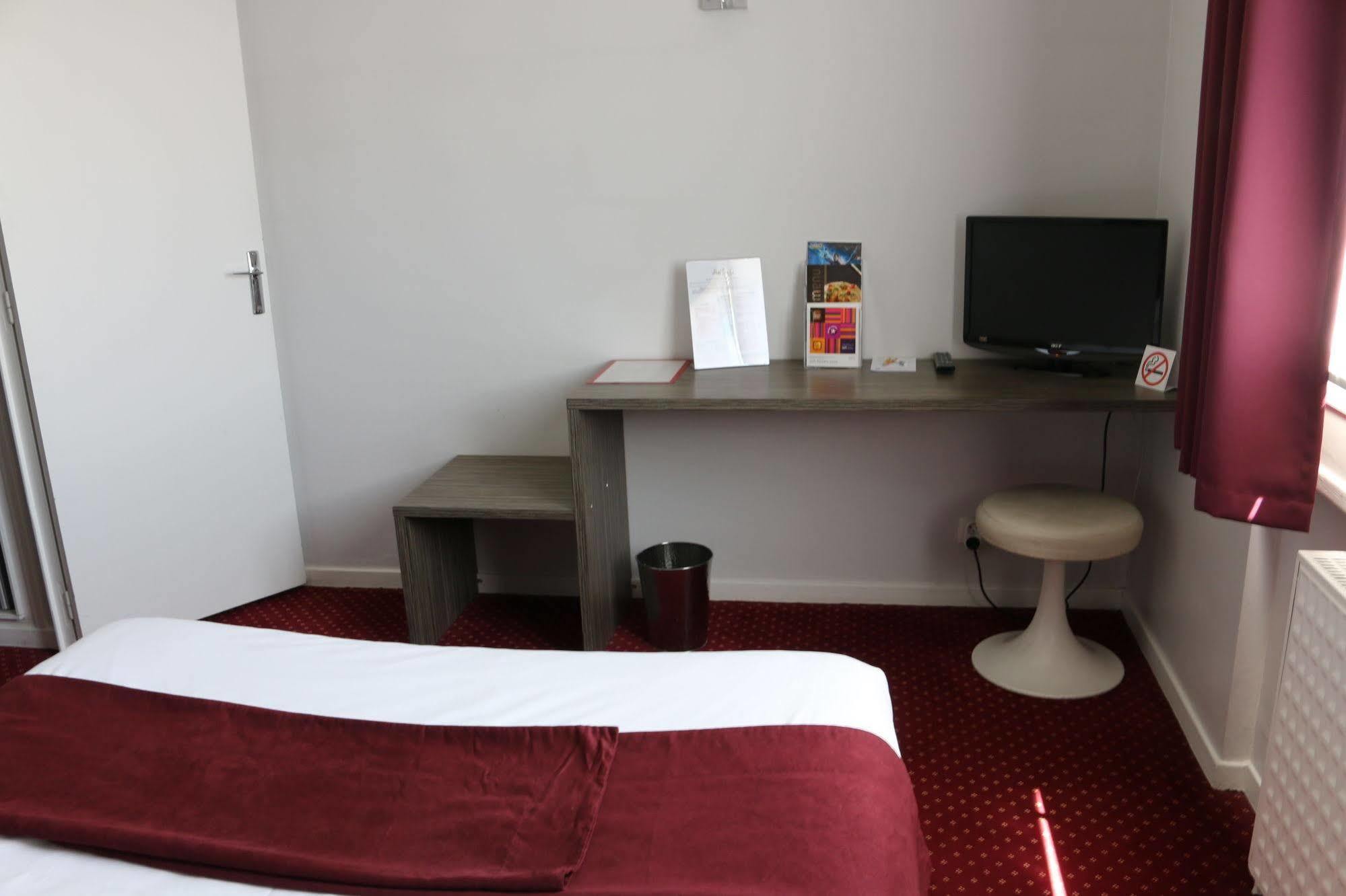 The Originals City, Hotel Dau Ly, Lyon Est Bron Bagian luar foto