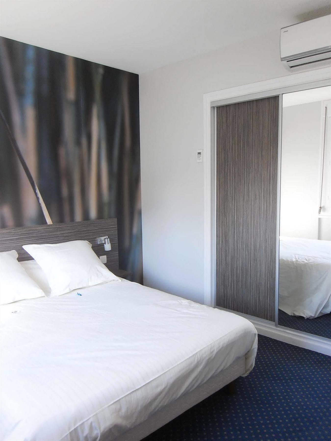 The Originals City, Hotel Dau Ly, Lyon Est Bron Bagian luar foto