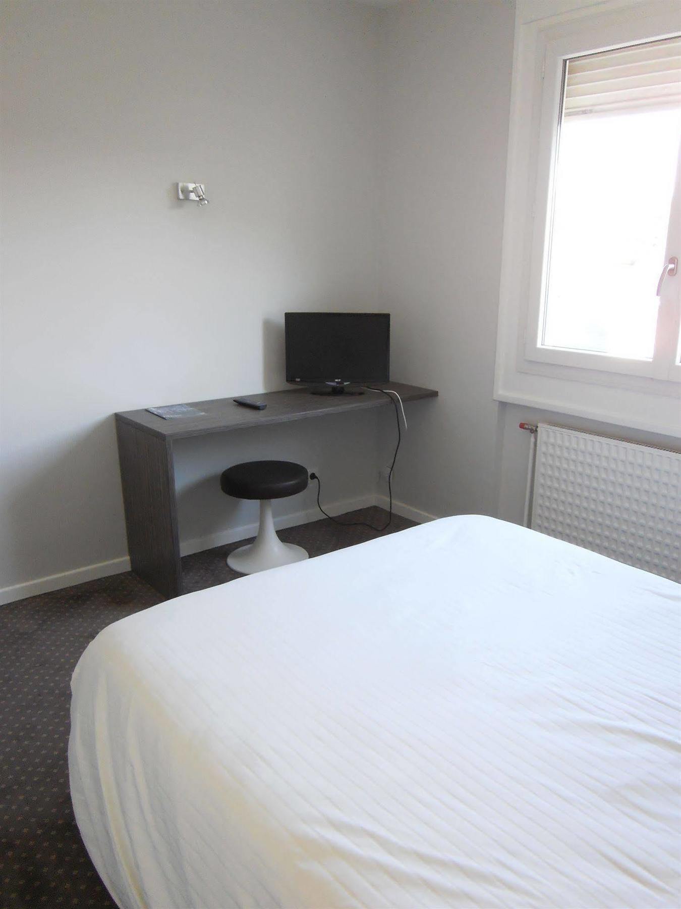 The Originals City, Hotel Dau Ly, Lyon Est Bron Bagian luar foto