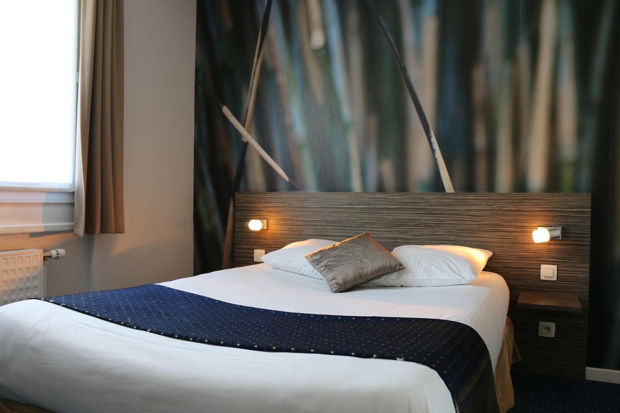 The Originals City, Hotel Dau Ly, Lyon Est Bron Bagian luar foto