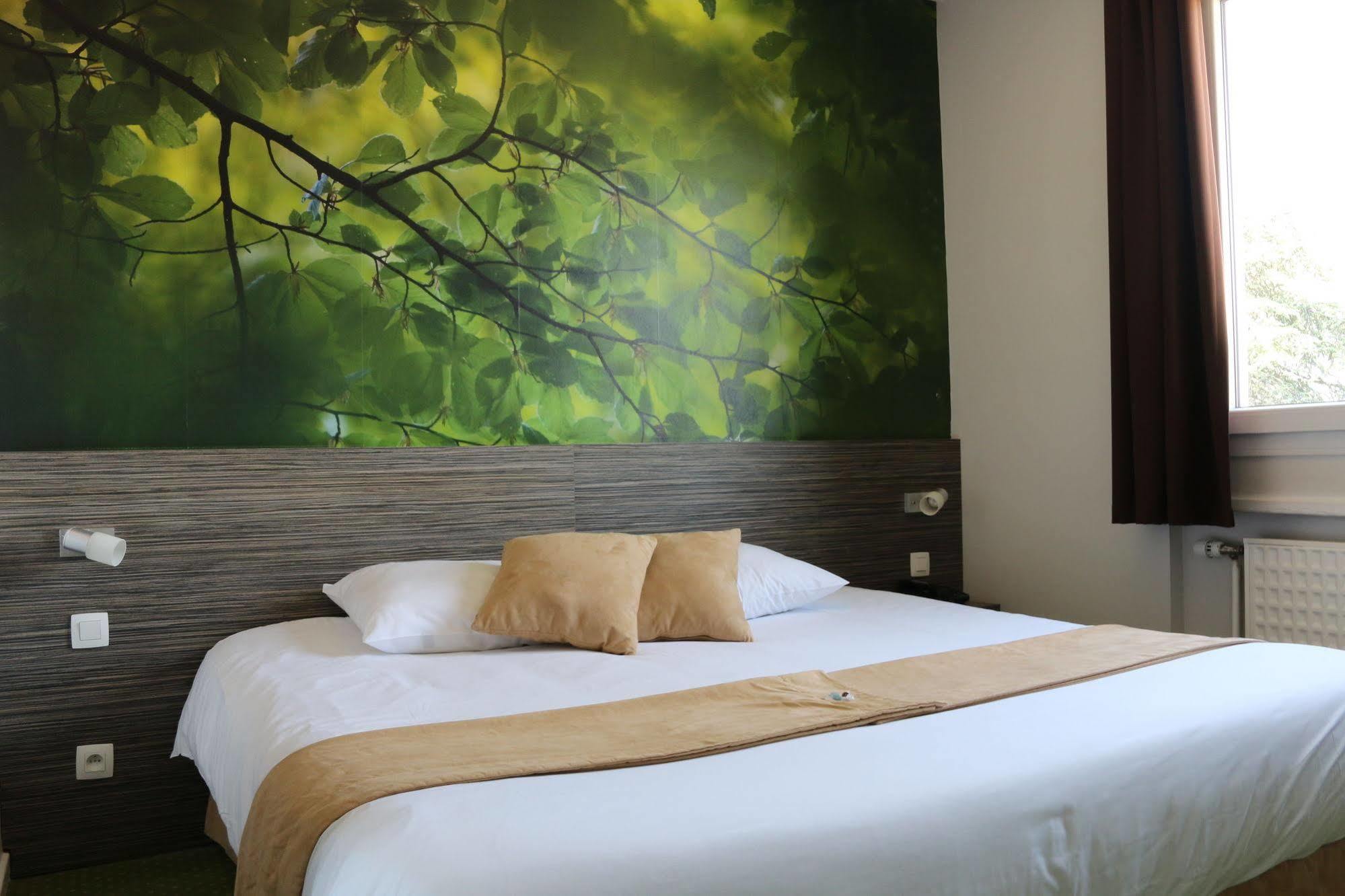 The Originals City, Hotel Dau Ly, Lyon Est Bron Bagian luar foto