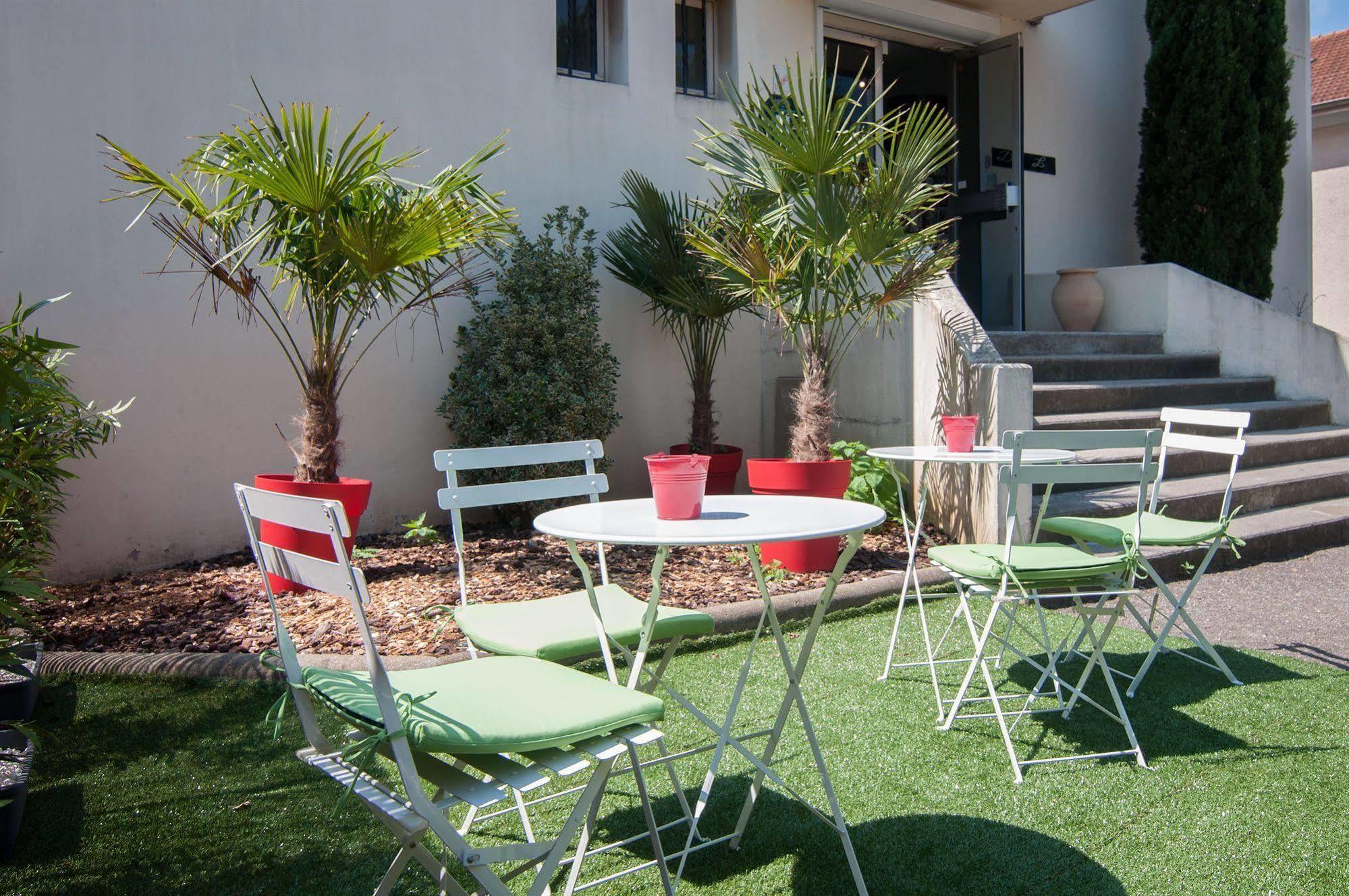 The Originals City, Hotel Dau Ly, Lyon Est Bron Bagian luar foto