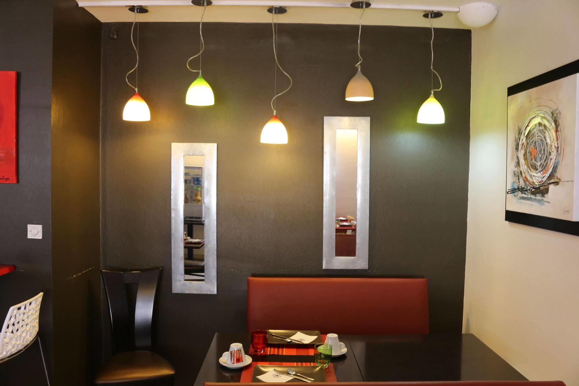 The Originals City, Hotel Dau Ly, Lyon Est Bron Bagian luar foto