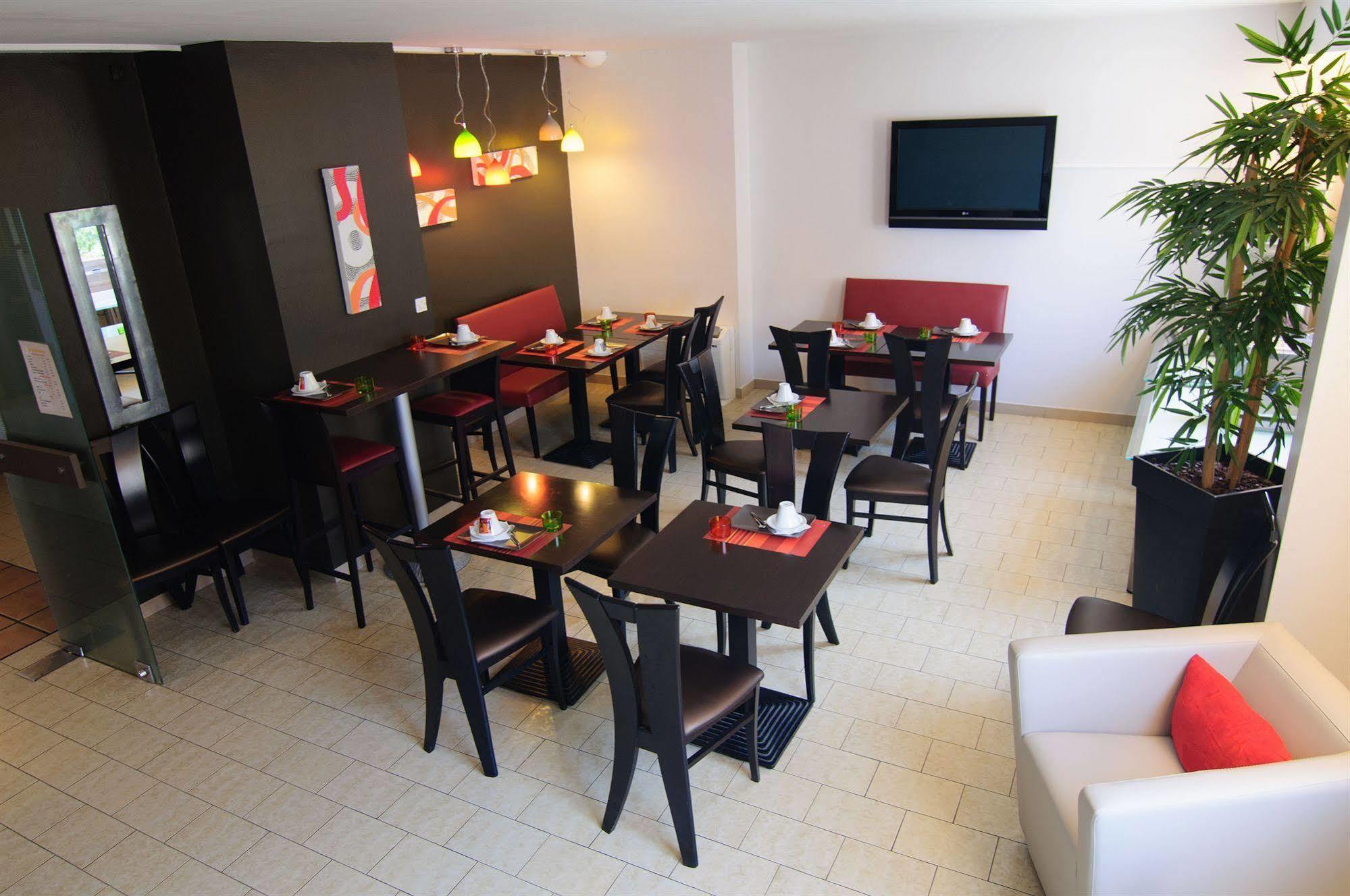 The Originals City, Hotel Dau Ly, Lyon Est Bron Bagian luar foto