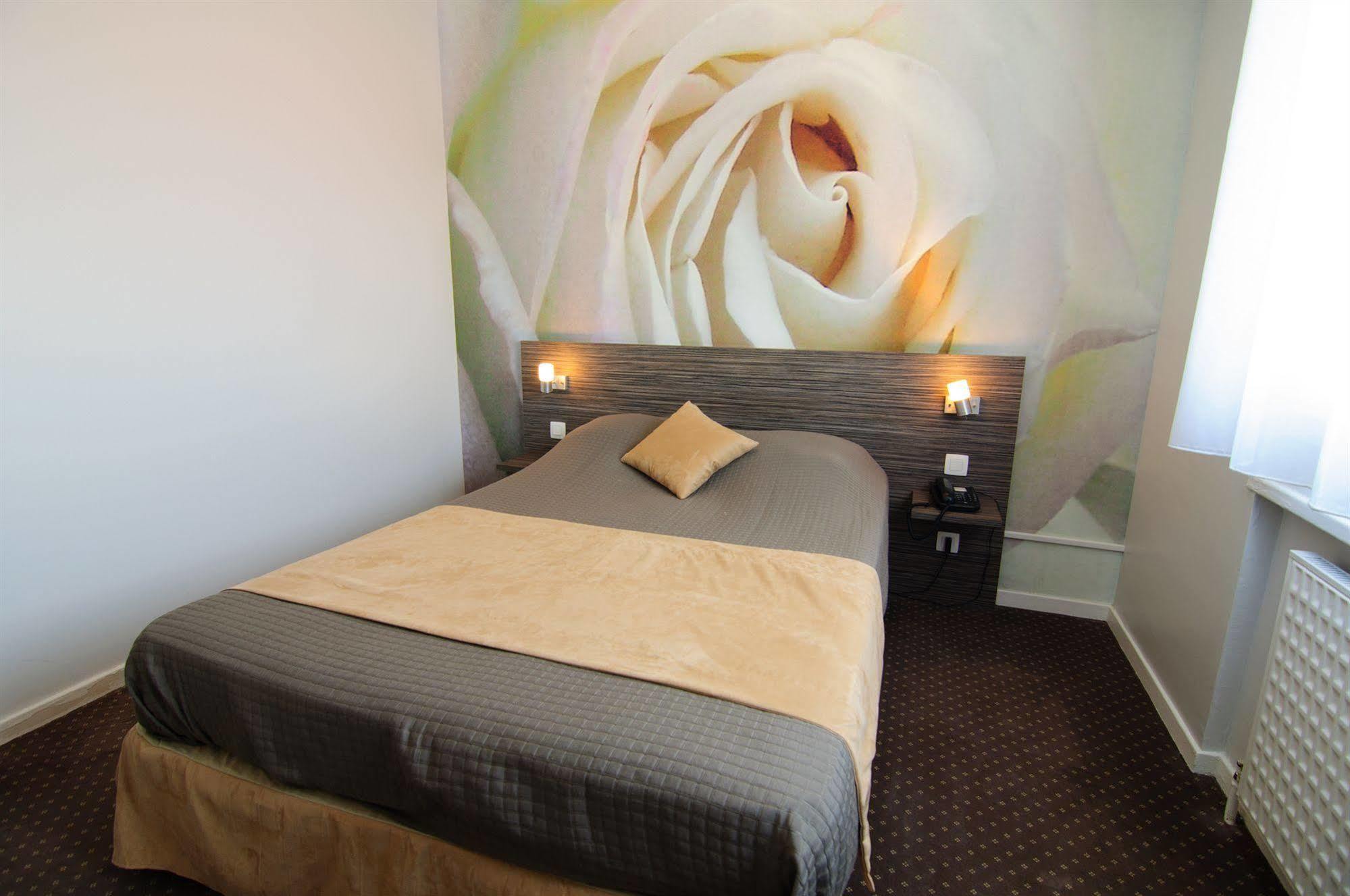 The Originals City, Hotel Dau Ly, Lyon Est Bron Bagian luar foto