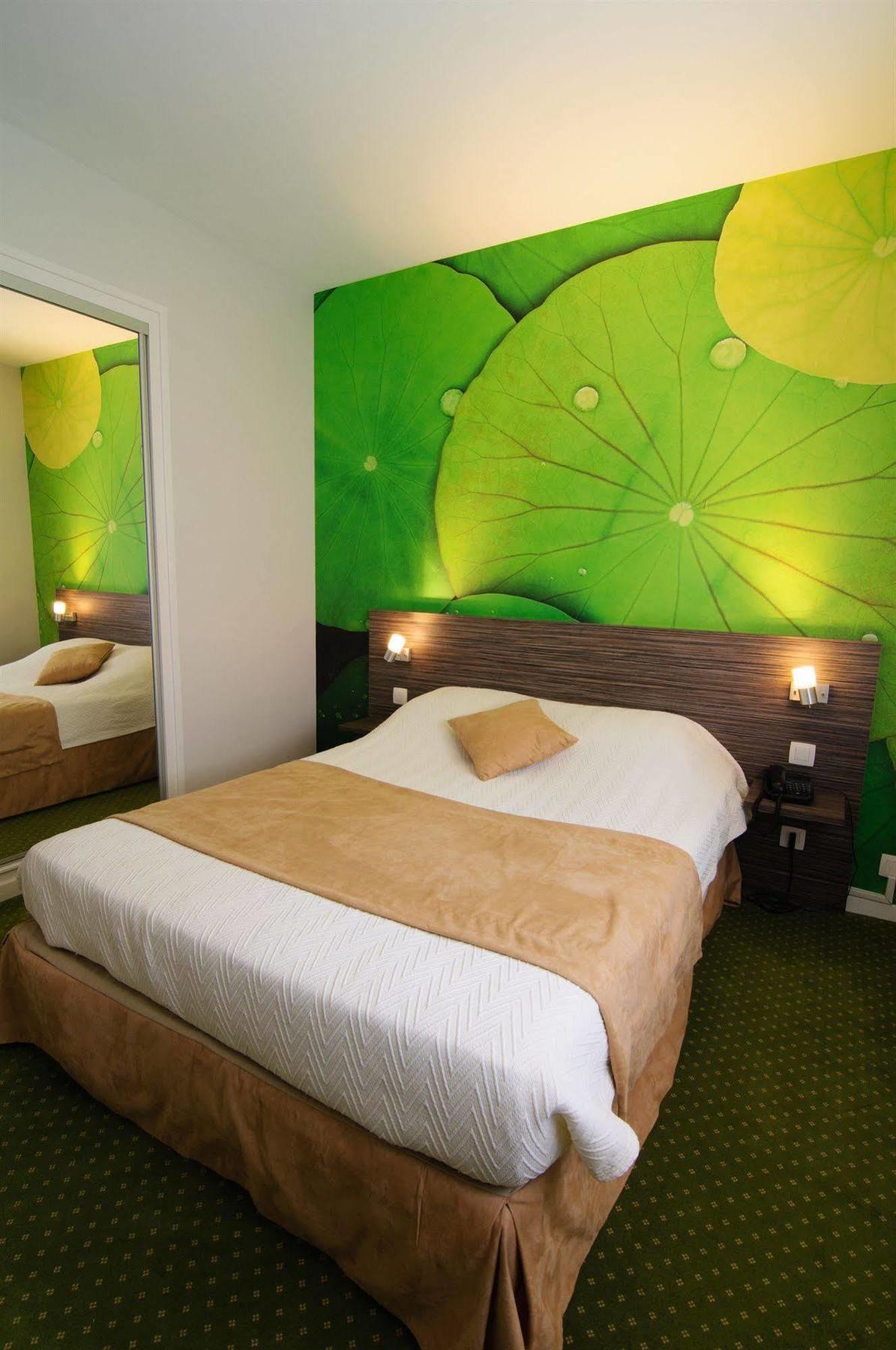 The Originals City, Hotel Dau Ly, Lyon Est Bron Bagian luar foto