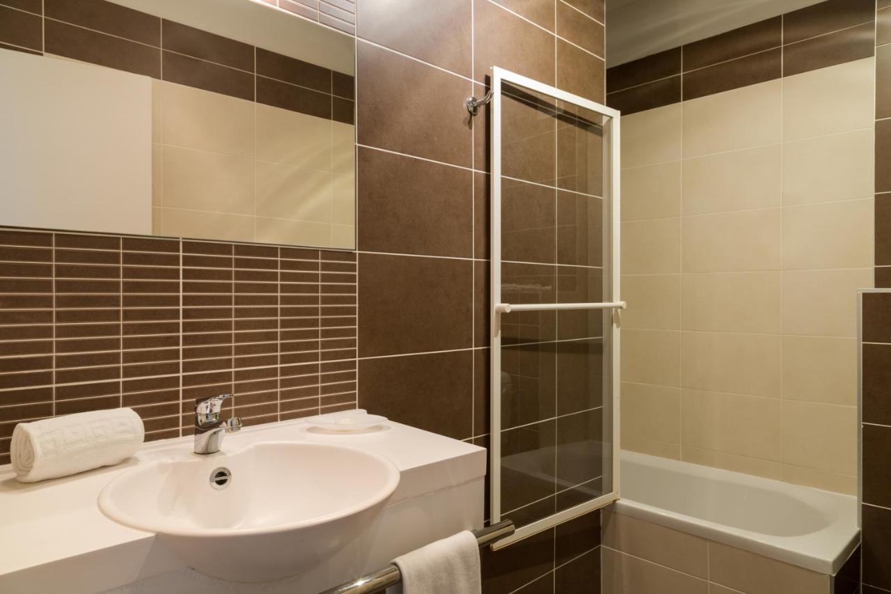 The Originals City, Hotel Dau Ly, Lyon Est Bron Bagian luar foto